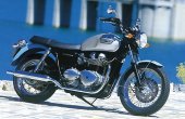 2002 Triumph Bonneville photo